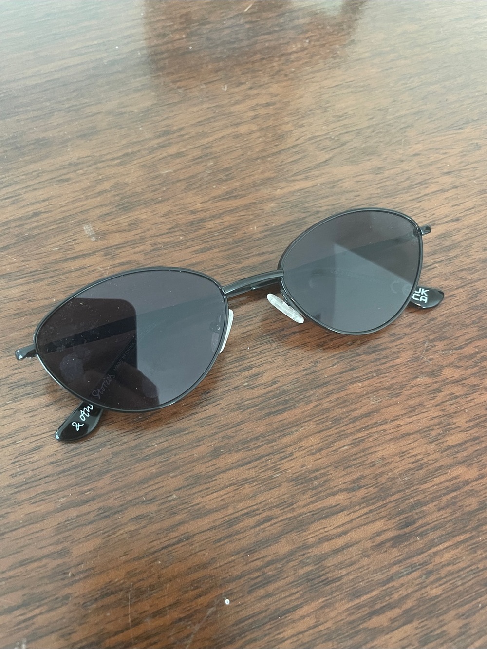 Wire Frame Oval Sunglasses - Picture 3 of 4